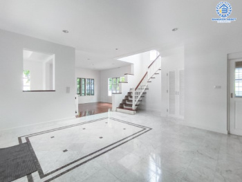 *****บ้านเดี่ยวมือสอง ม.มัณฑนา วัดพระเงิน หลังมุม! คุณภาพจากแบรนด์ L&H เนื้อที่กว้างขวางเกือบ 145 ตร.ว. มาพร้อมฟังก์ชันจัดเต็ม 5 ห้องนอน 3 ห้องน้ำ จอดรถ 2 คัน แถมฟรี! เครื่องปรับอากาศ 3 เครื่อง! โครงการตั้งบนทำเลเดินทางสะดวก ใกล้รถไฟฟ้าสายสีม่วง "สถานีตลาดบางใหญ่" และทางด่วน "ศรีรัช"